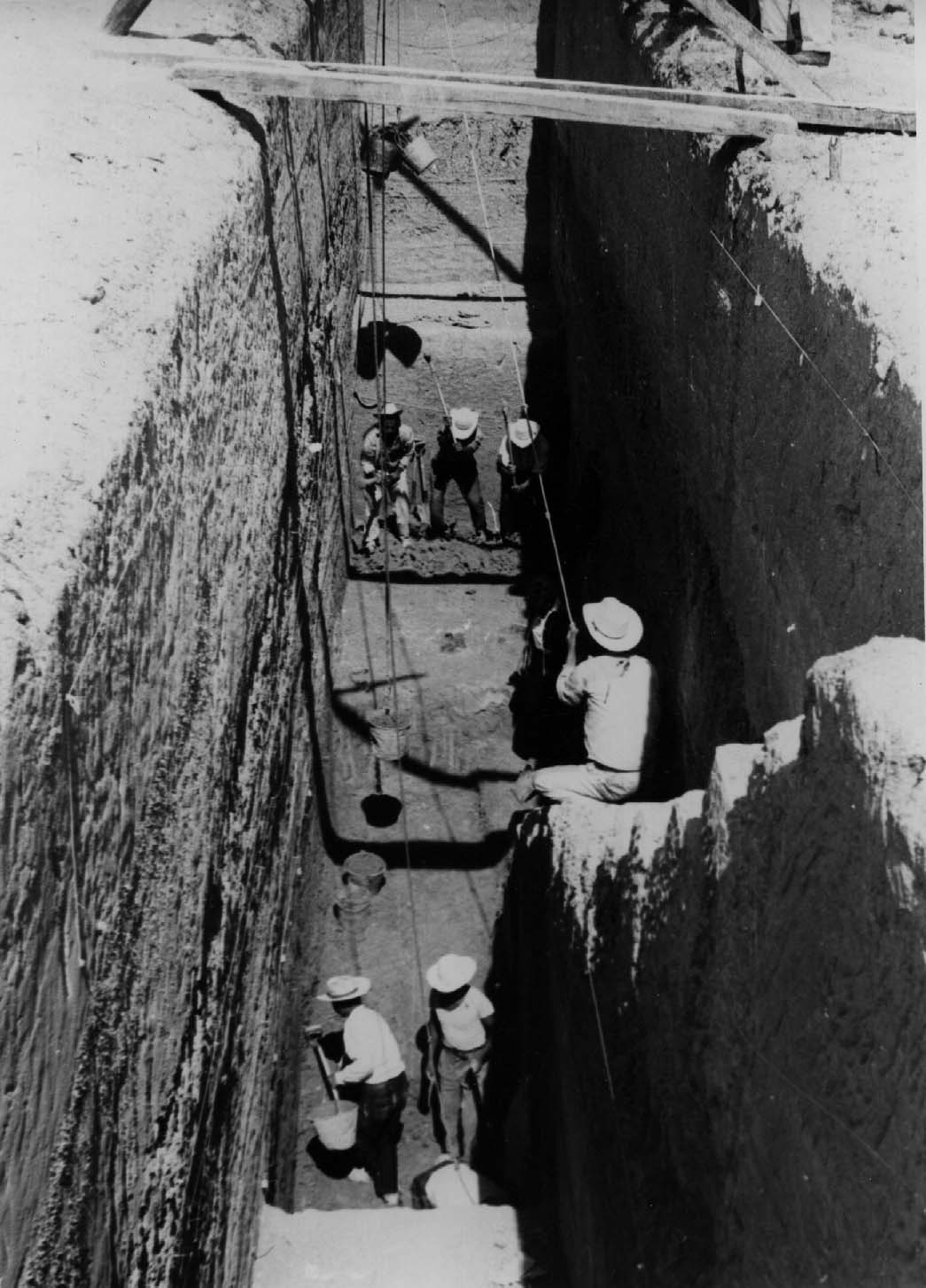Possibly-INAH-trench-1966-67_crop-repair5-28-11.jpg